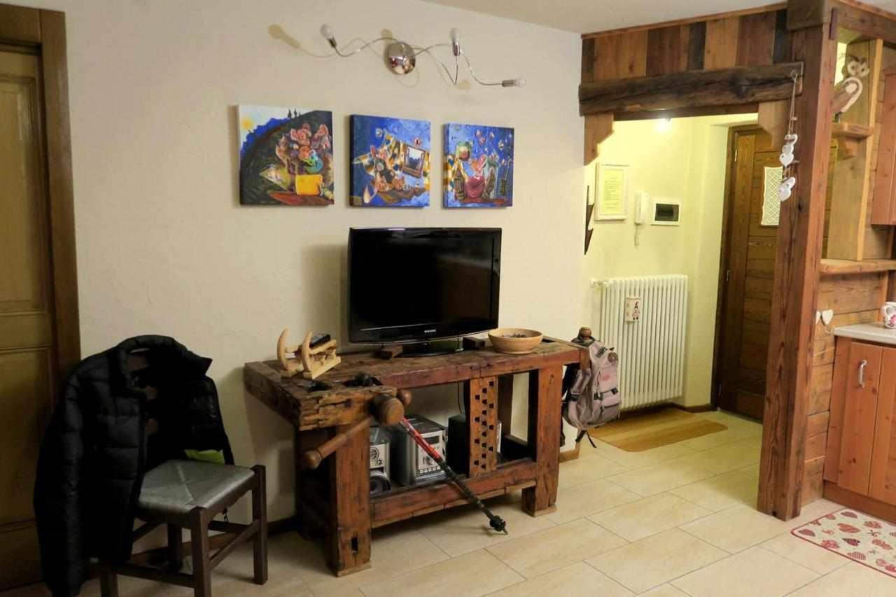 Romantica Suite Con Vasca Idromassaggio Aosta Exterior foto